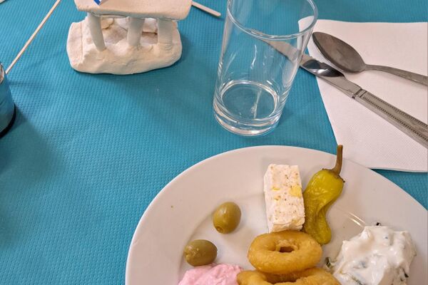 Ce vendredi nous avons partagé un repas grecque.