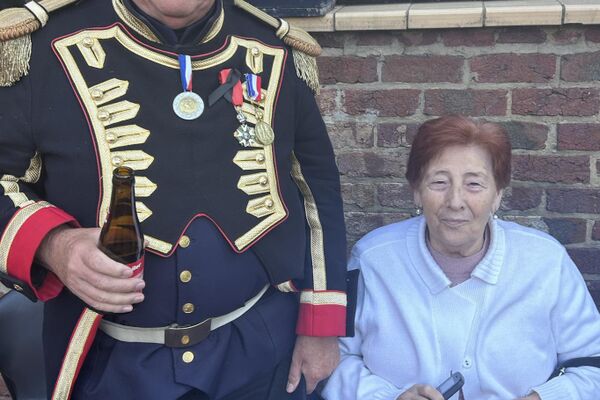 Les marcheurs ont fait une halte au sein de la résidence