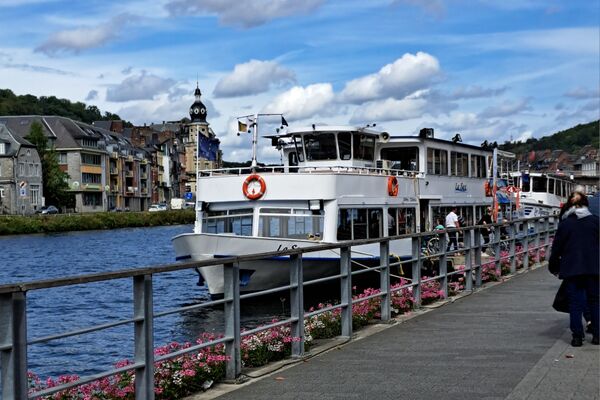 Nous sommes partis toute la journée pour une croisière à Dinant