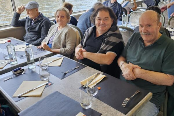 Nous sommes partis toute la journée pour une croisière à Dinant