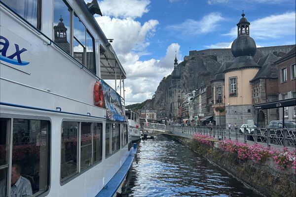 Nous sommes partis toute la journée pour une croisière à Dinant